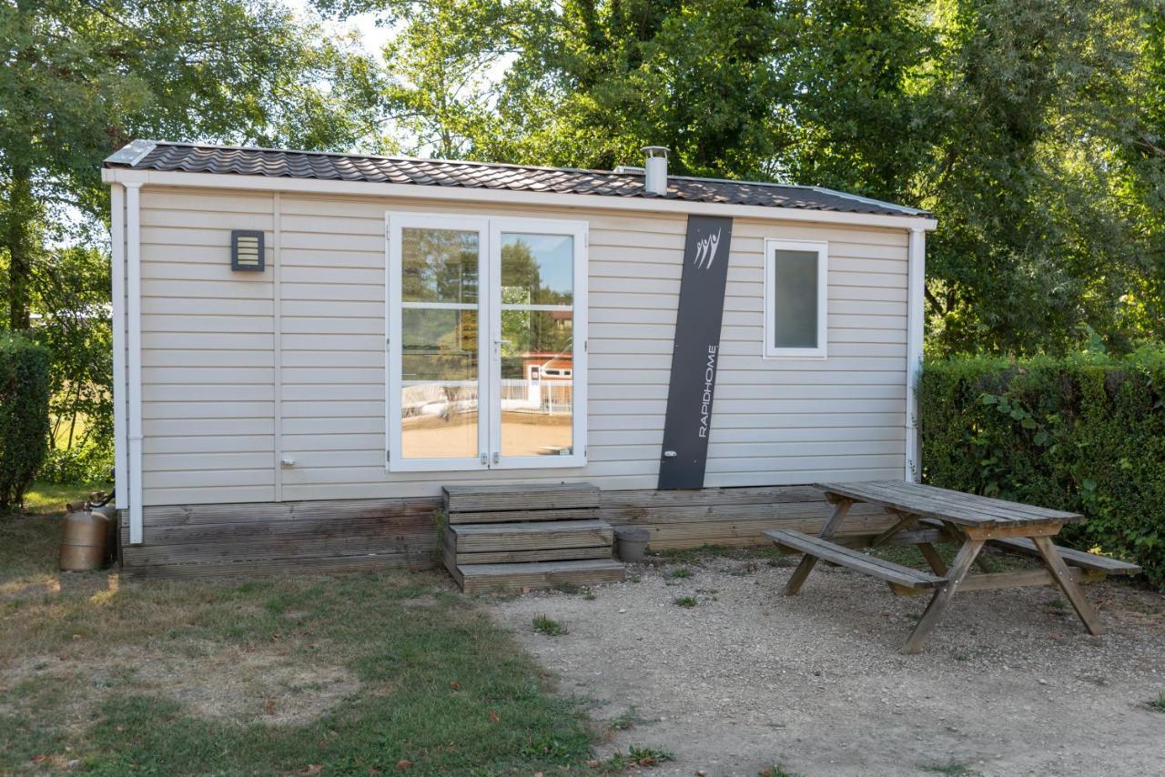 Camping Du Sevron Saint-Etienne-du-Bois  Exterior photo